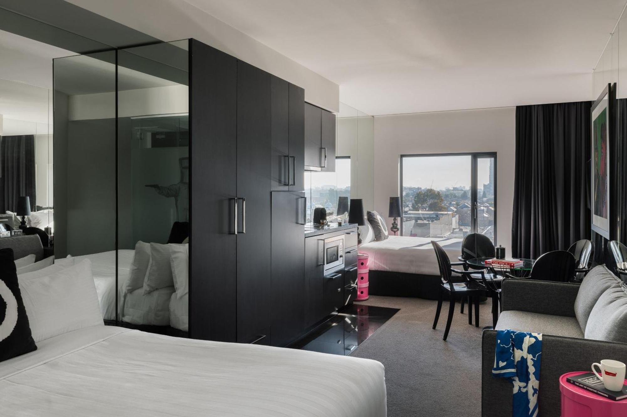 The Cullen Melbourne - Art Series Esterno foto A room at the hotel