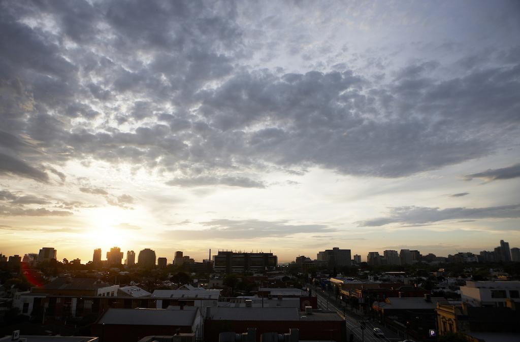 The Cullen Melbourne - Art Series Esterno foto Sunset over the city